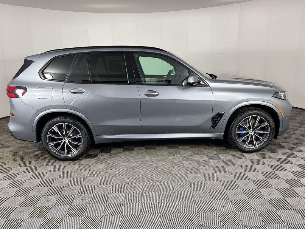 New 2026 Skyscraper Grey Metallic BMW xDrive40i image 2