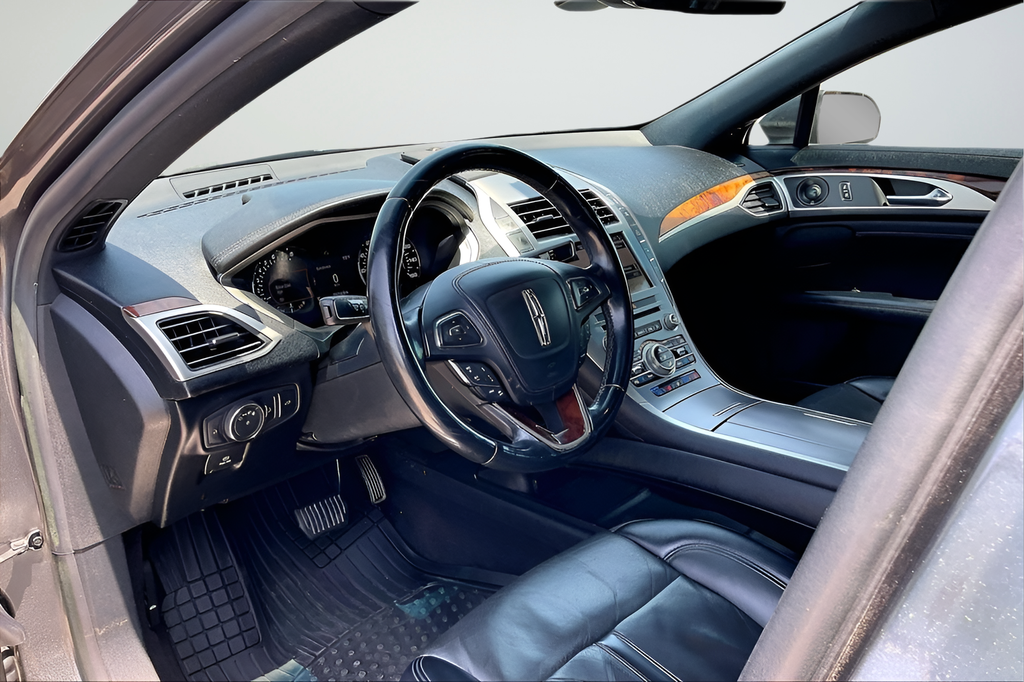 Used 2019 Gray Lincoln Reserve image 14