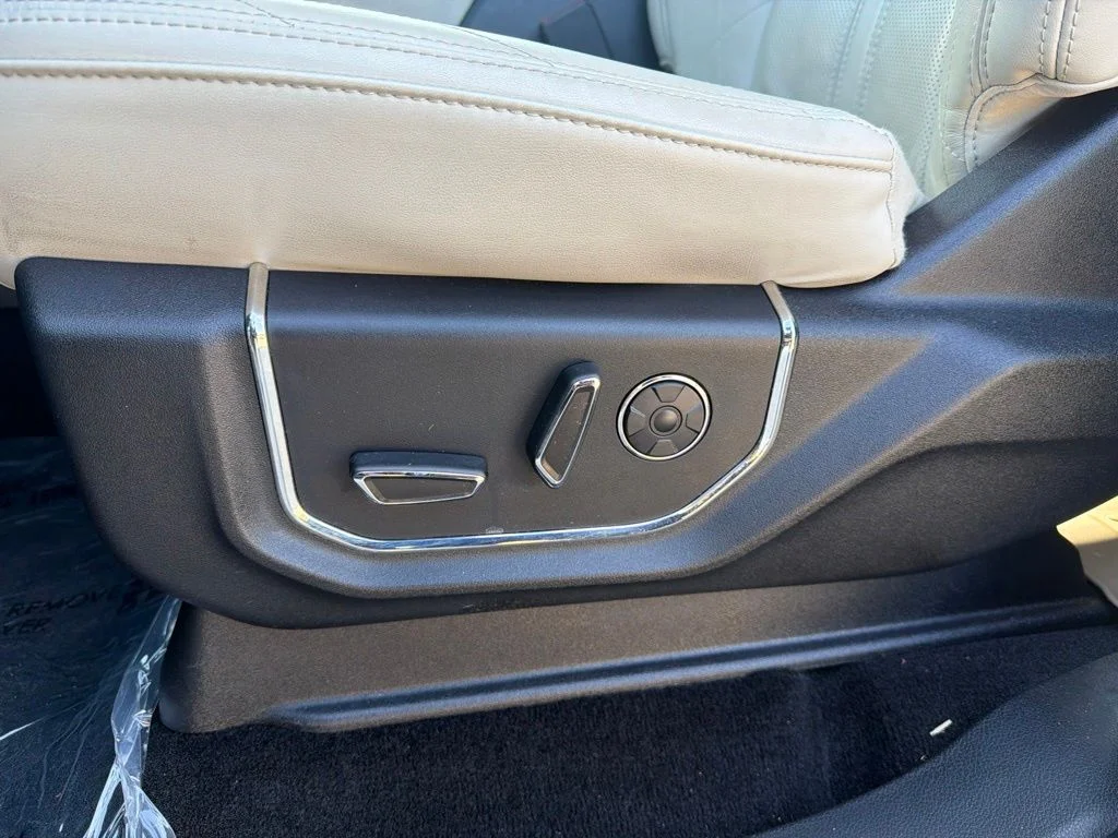 Used 2019 White Ford Platinum image 16