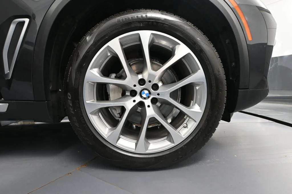 Used 2023 Gray BMW xDrive40i image 16