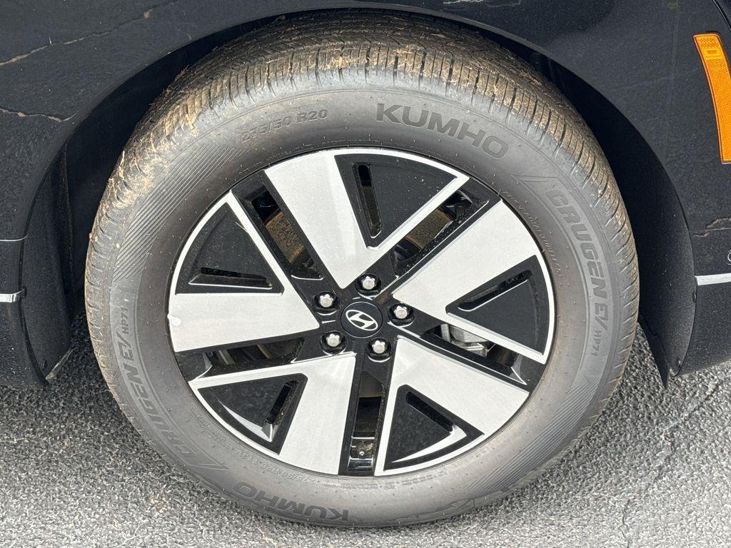 New 2026 Black Hyundai SEL image 12