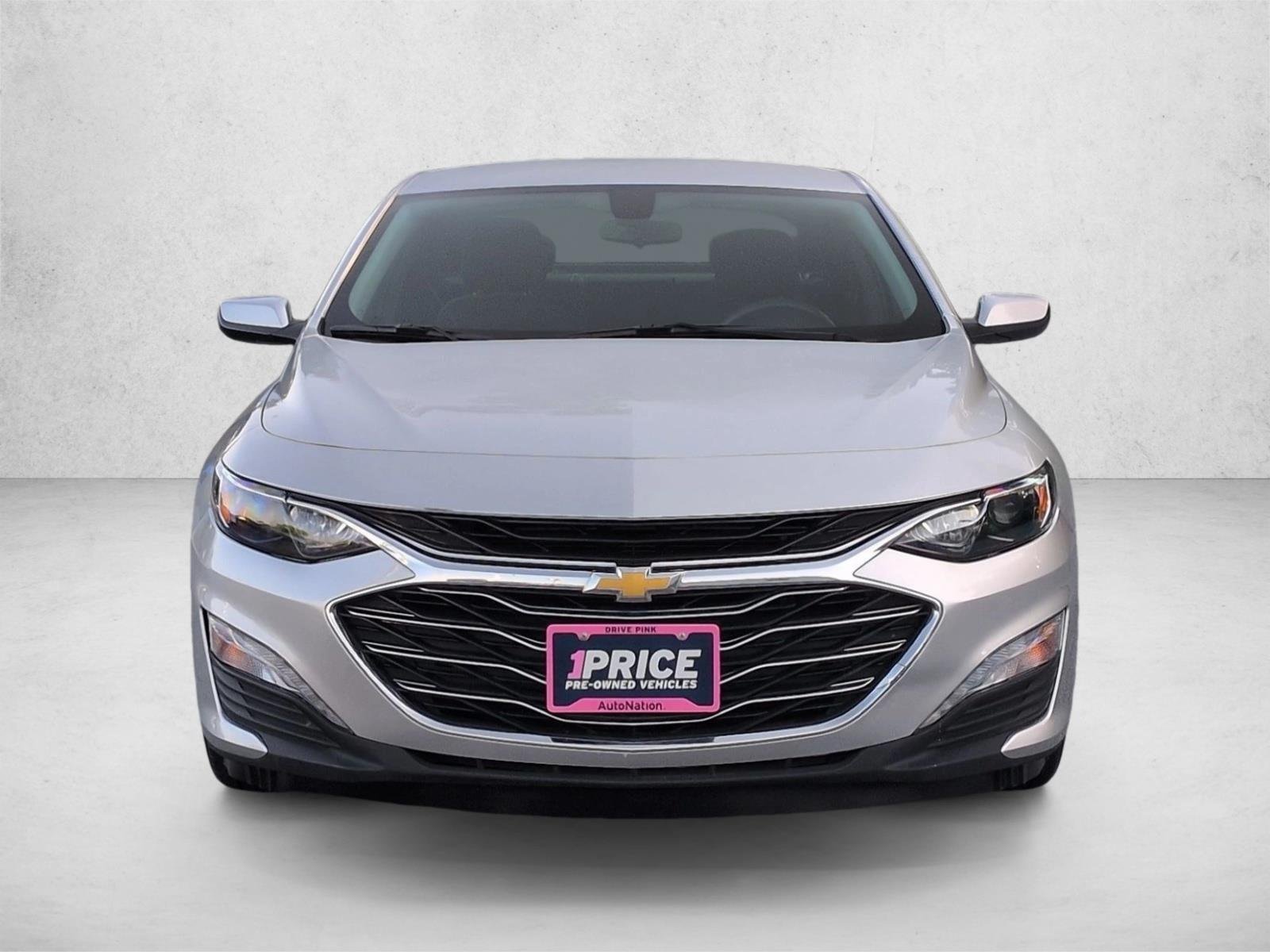 Used 2022 Silver Ice Metallic Chevrolet LT image 2