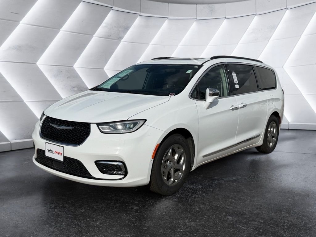 Used 2022 White Chrysler Limited image 5