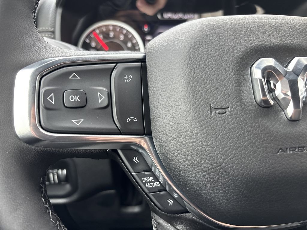 New 2026 Diamond Black Crystal Pearl-Coat Exterior Paint RAM Laramie image 16