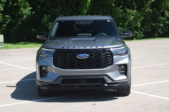 Used 2025 Gray Ford ST-Line image 21