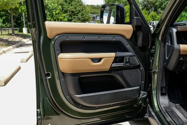 New 2026 Woolstone Green Land Rover X-Dynamic SE image 54
