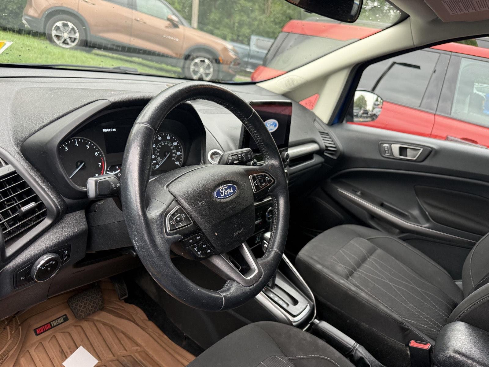 Used 2020 Lightning Blue Ford SE image 12