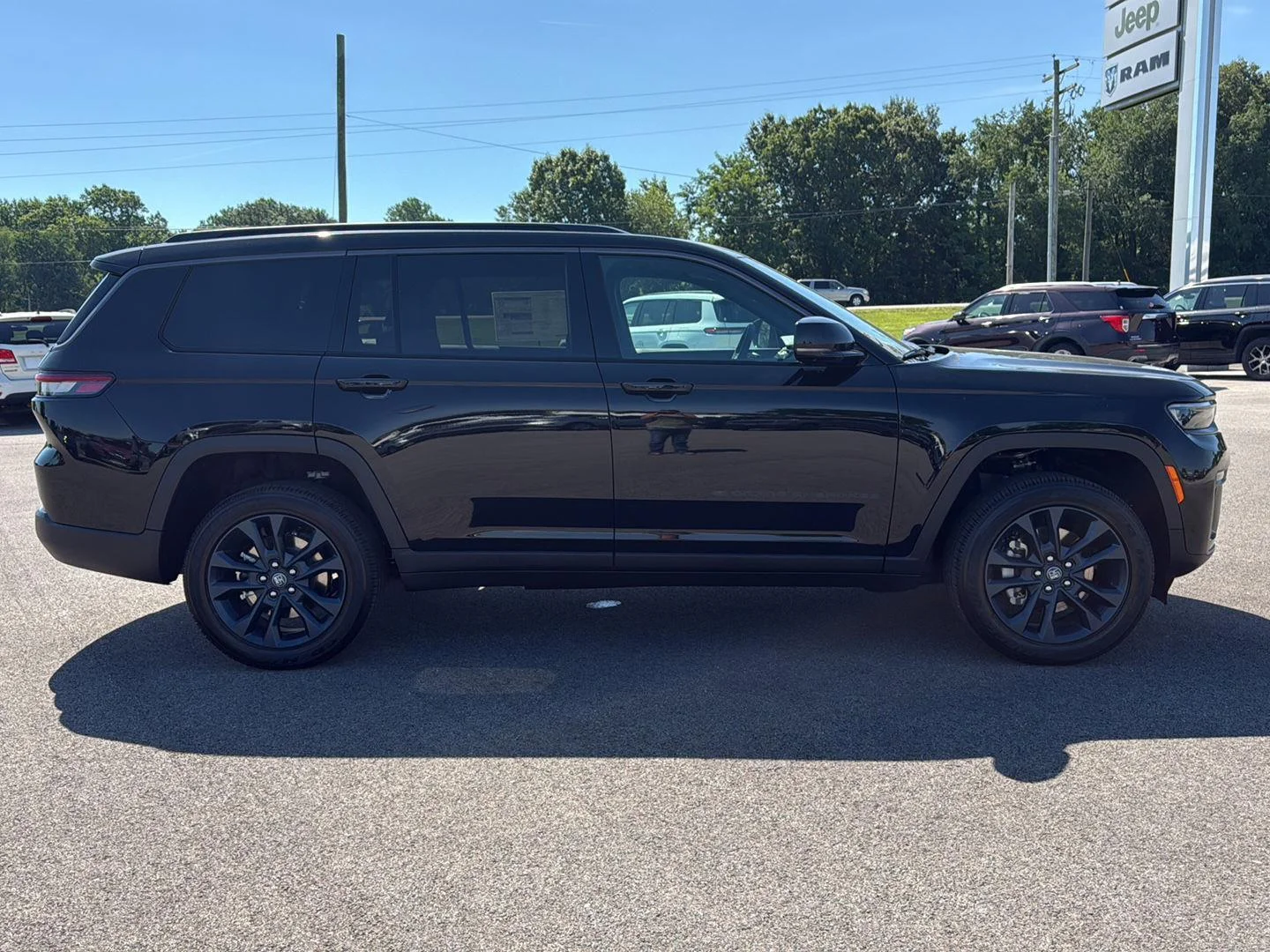 New 2026 Diamond Black Crystal Pearlcoat Jeep 85th Anniversary Edition image 9