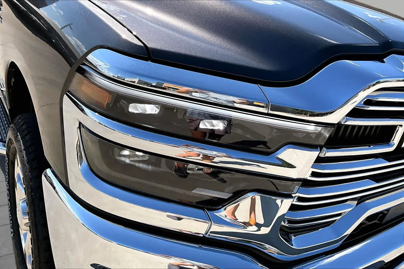 New 2026 Granite Crystal Metallic Clear-Coat Exterior Paint RAM Laramie image 13