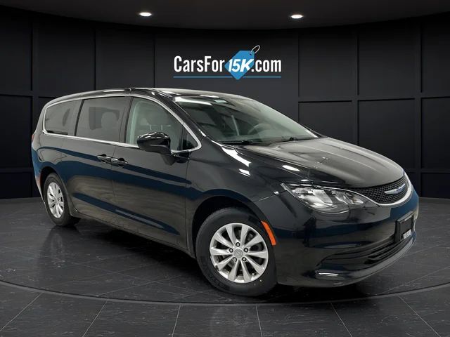2017 Chrysler Pacifica Touring's photo