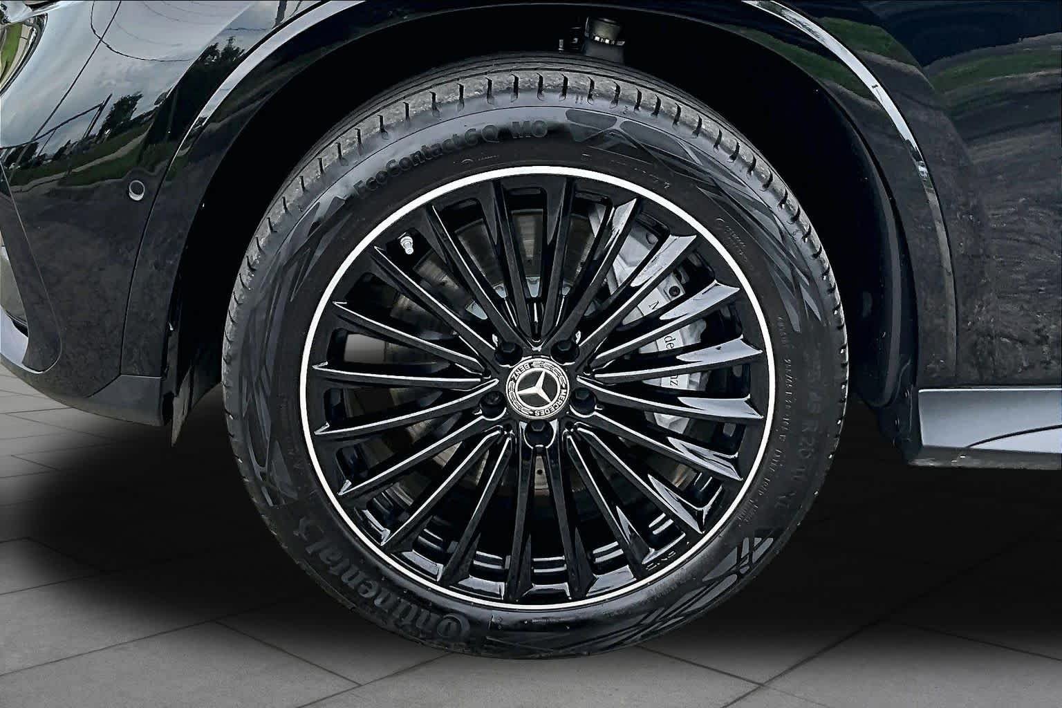 Used 2023 Obsidian Black Metallic Mercedes-Benz GLC 300 image 11