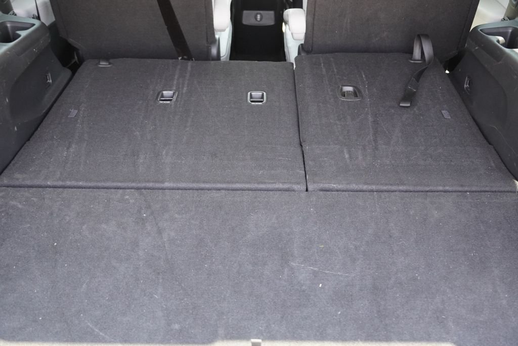 Used 2025 Silver Hyundai SEL image 10