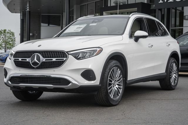 New 2026 Polar White Mercedes-Benz GLC 300 image 3