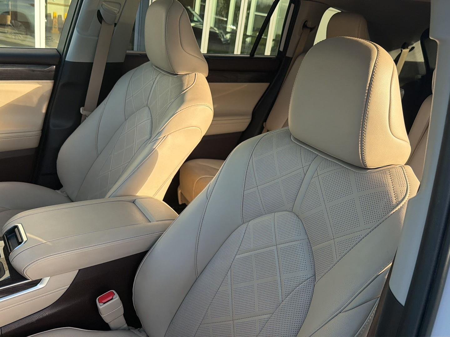 Used 2022 Wind Chill Pearl Toyota Platinum image 30