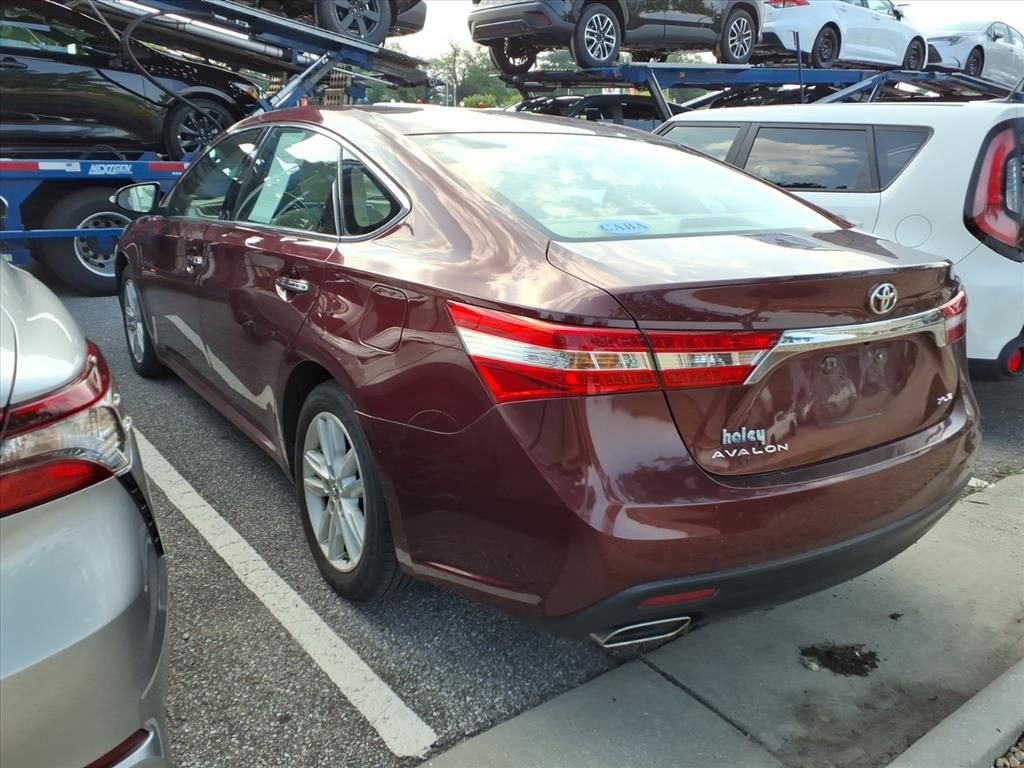 Used 2013  Toyota XLE Premium image 3