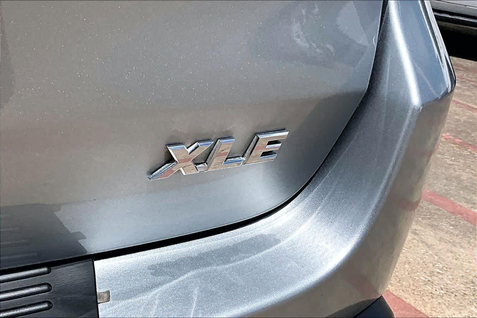 Used 2018 Celestial Silver Metallic Toyota XLE image 10