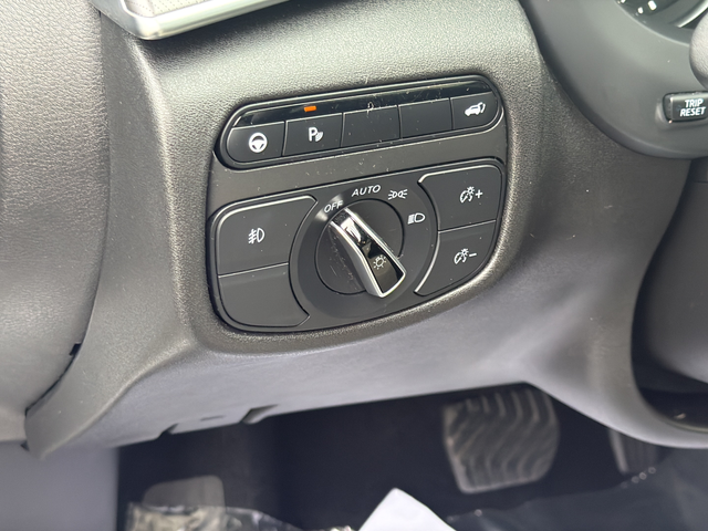 Used 2023 White INFINITI ESSENTIAL image 27