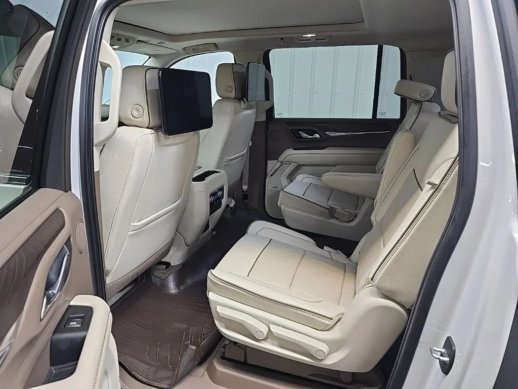 Used 2021 White GMC Denali image 32