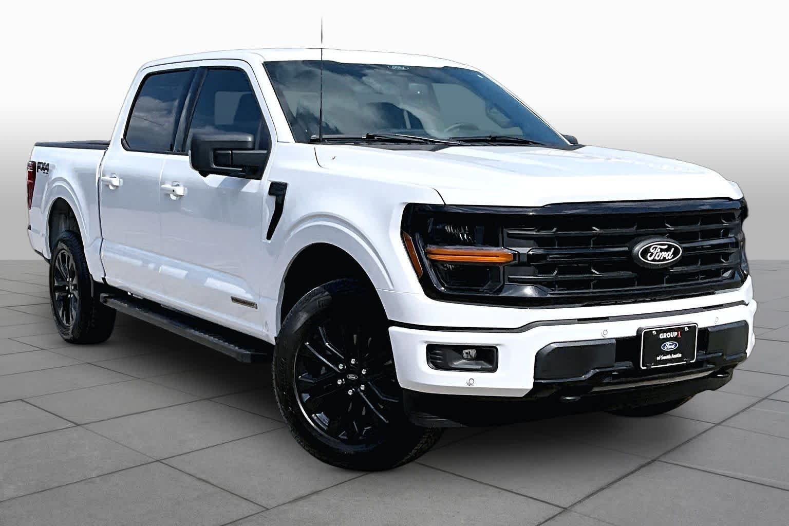 Used 2025 Oxford White Ford XLT image 3