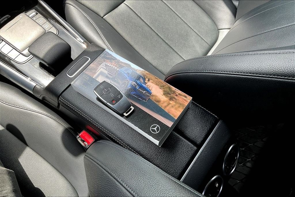 Used 2022 Gray Mercedes-Benz GLB 250 image 38