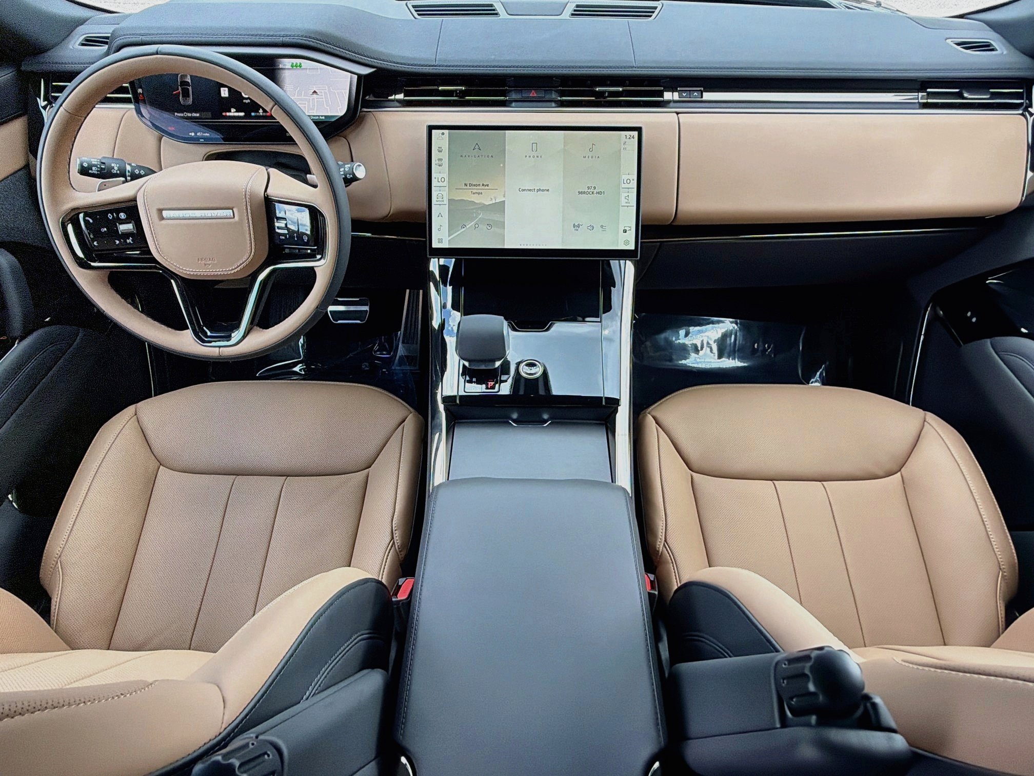 New 2026 Santorini Black LAND ROVER Dynamic SE image 17