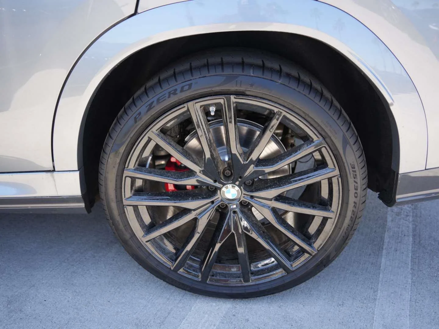 New 2027 Skyscraper Grey Metallic BMW xDrive40i image 6