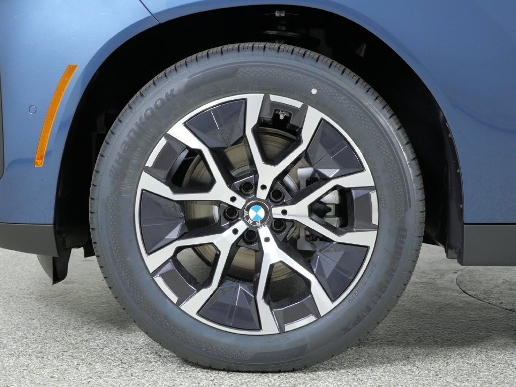 New 2026 Arctic Race Blue metallic BMW 30 xDrive image 16