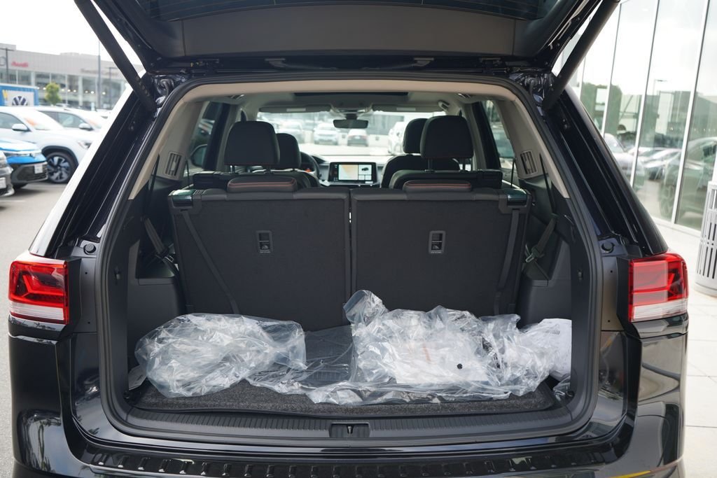 New 2026 Deep Black Pearl Volkswagen Peak Edition image 12