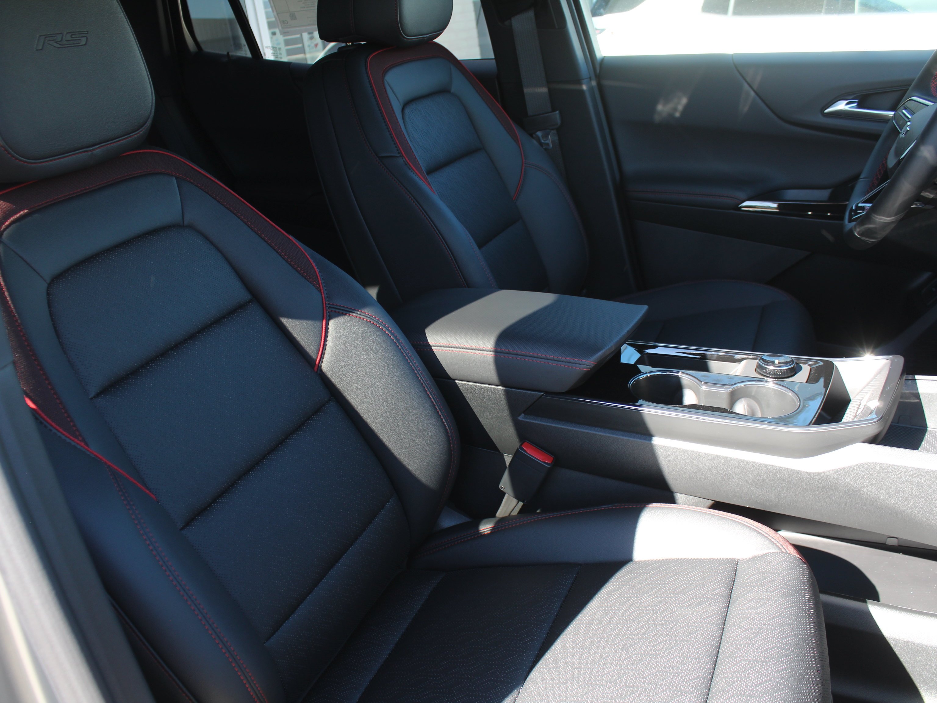 2027 Chevrolet Equinox RS - Photo 18