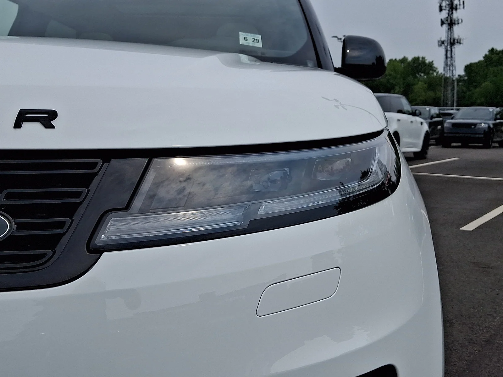 Certified Used 2024 Fuji White   1Aa Land Rover SE image 9