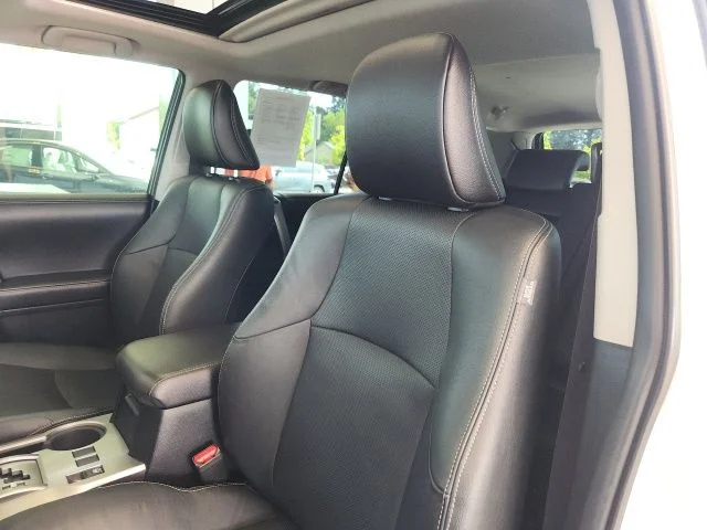 Certified Used 2016  Toyota Limited image 18