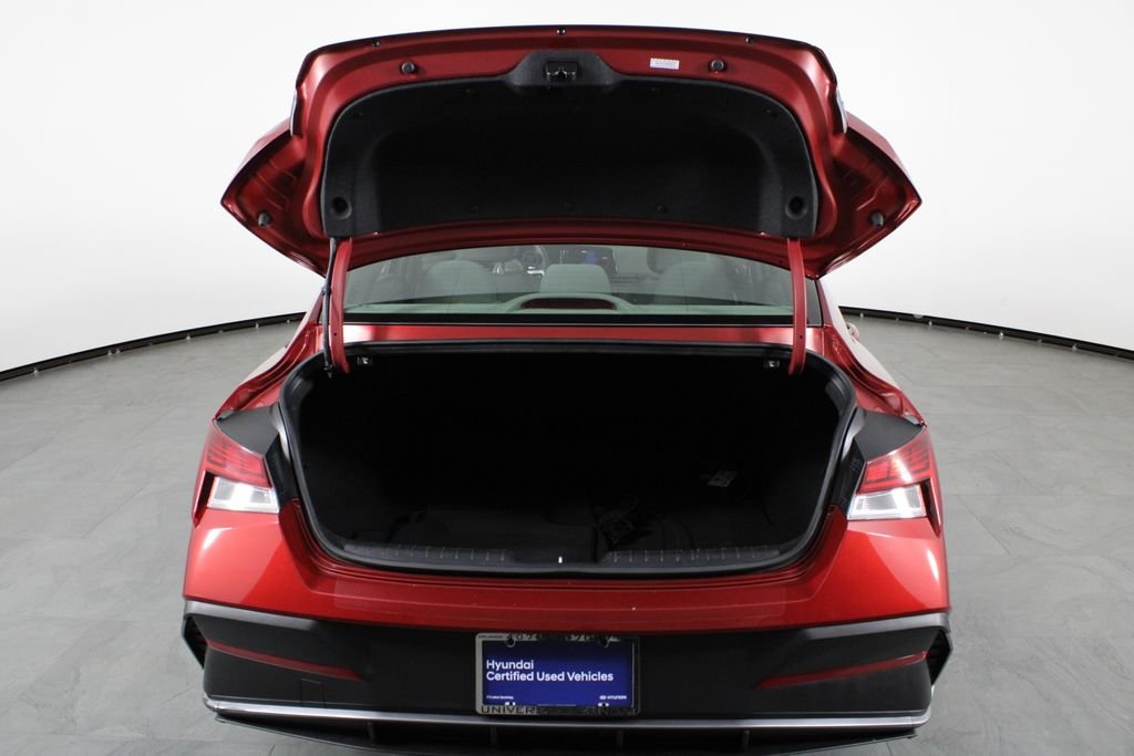 Certified Used 2024 Red Hyundai Blue image 17
