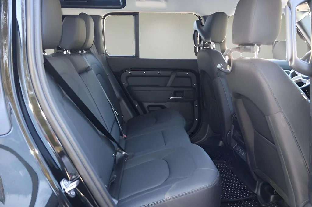 New 2026 Santorini Black Land Rover S image 13