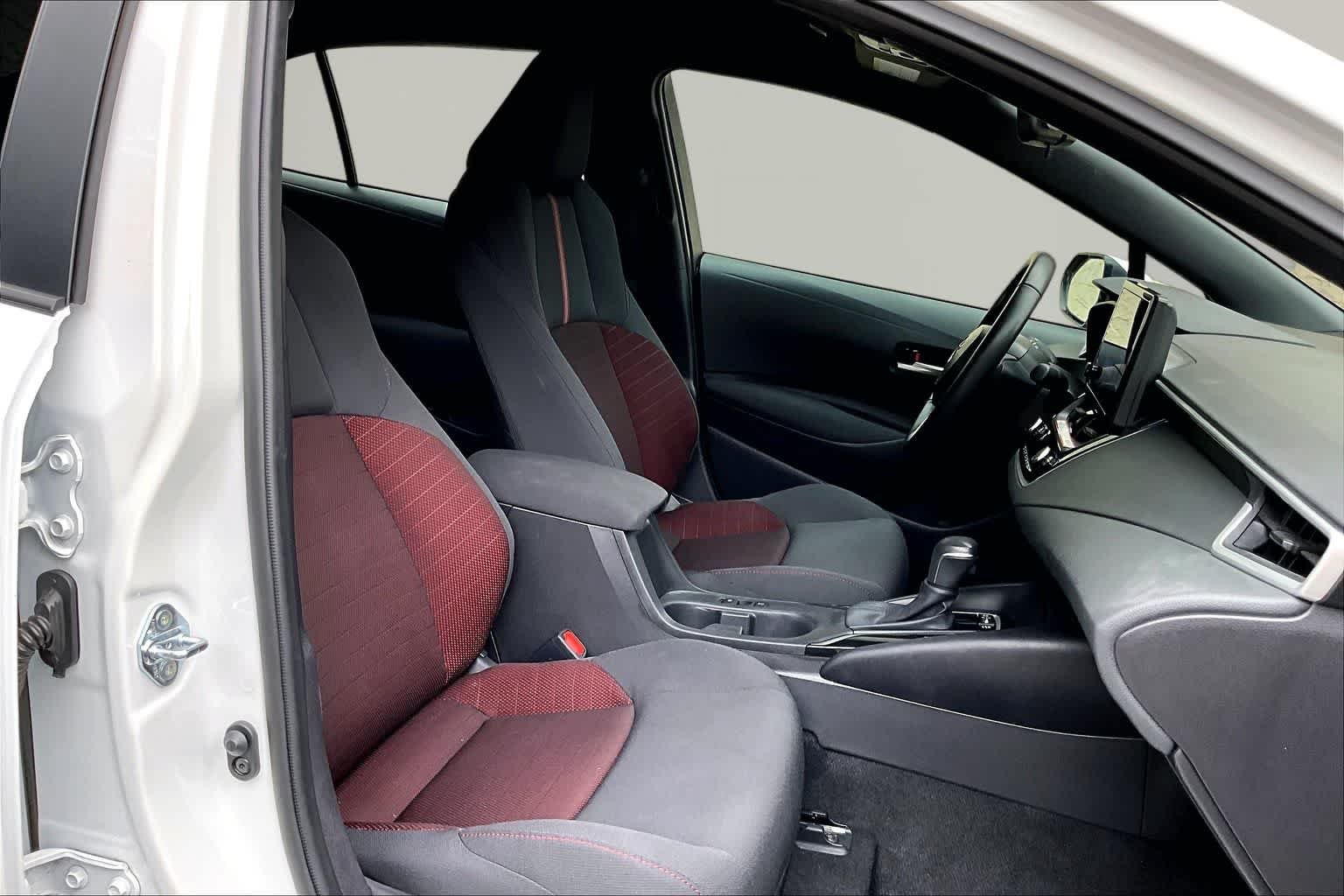 Used 2026 Ice Cap Toyota SE image 9