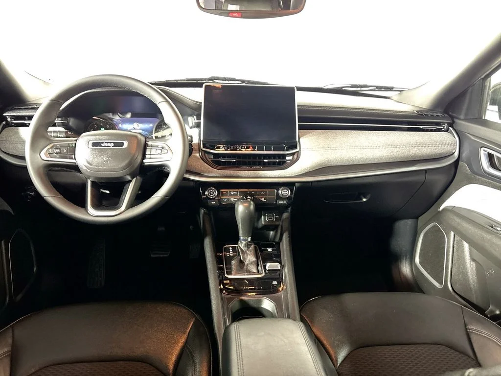 Used 2024 White Jeep Latitude image 12
