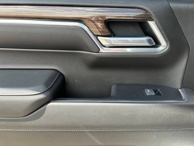 Used 2022 Summit White Chevrolet LT image 18