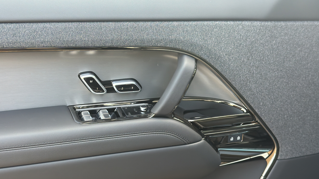 New 2026 Carpathian Grey Land Rover SE image 21
