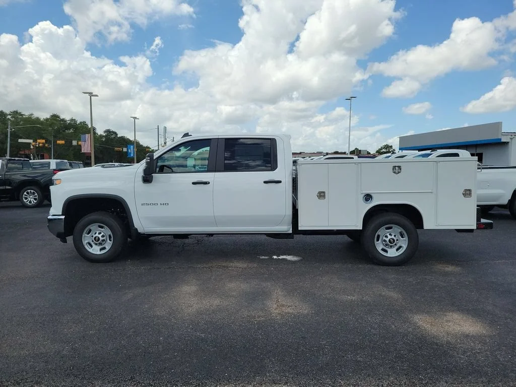 New 2026 Summit White Chevrolet WT image 22