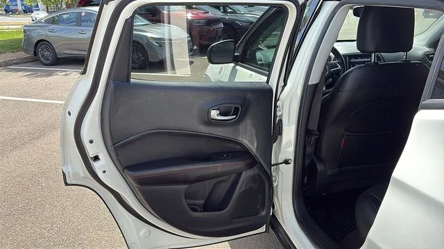 Used 2021 White Jeep Trailhawk image 21