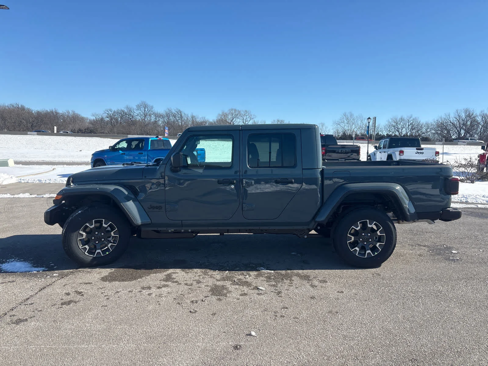 New 2026 Anvil Clear-Coat Exterior Paint Jeep Sahara image 5