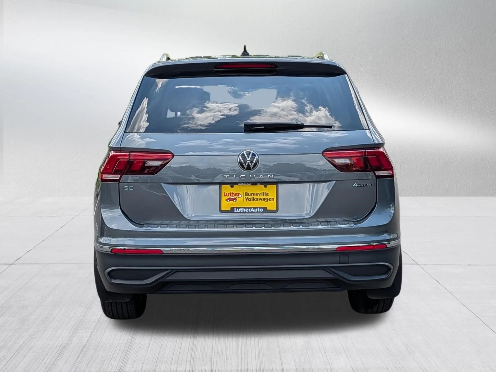 Certified Used 2024 Platinum Gray Metallic Volkswagen SE image 6