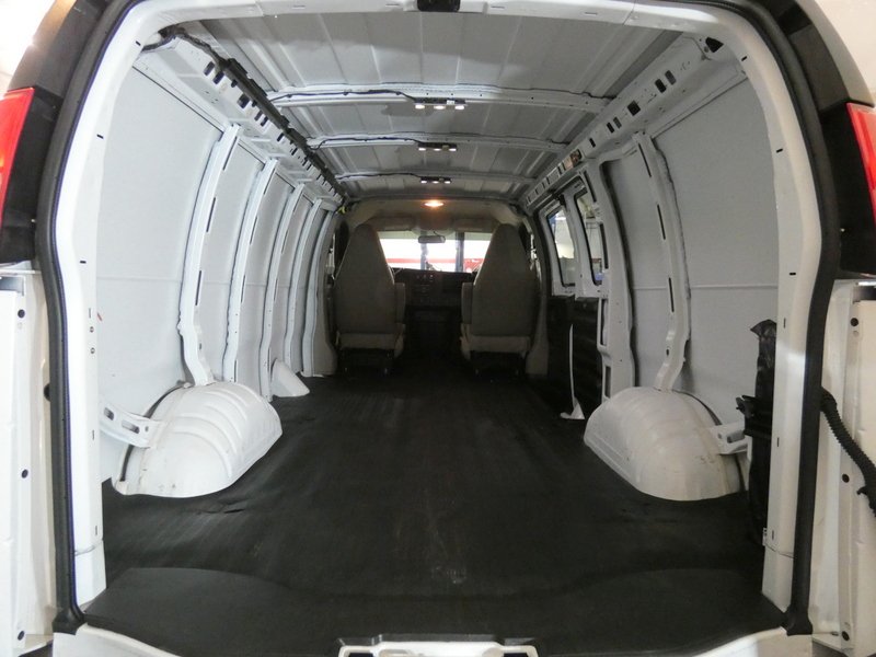 Used 2023 SUMMIT WHITE Chevrolet RWD 2500 135" image 6