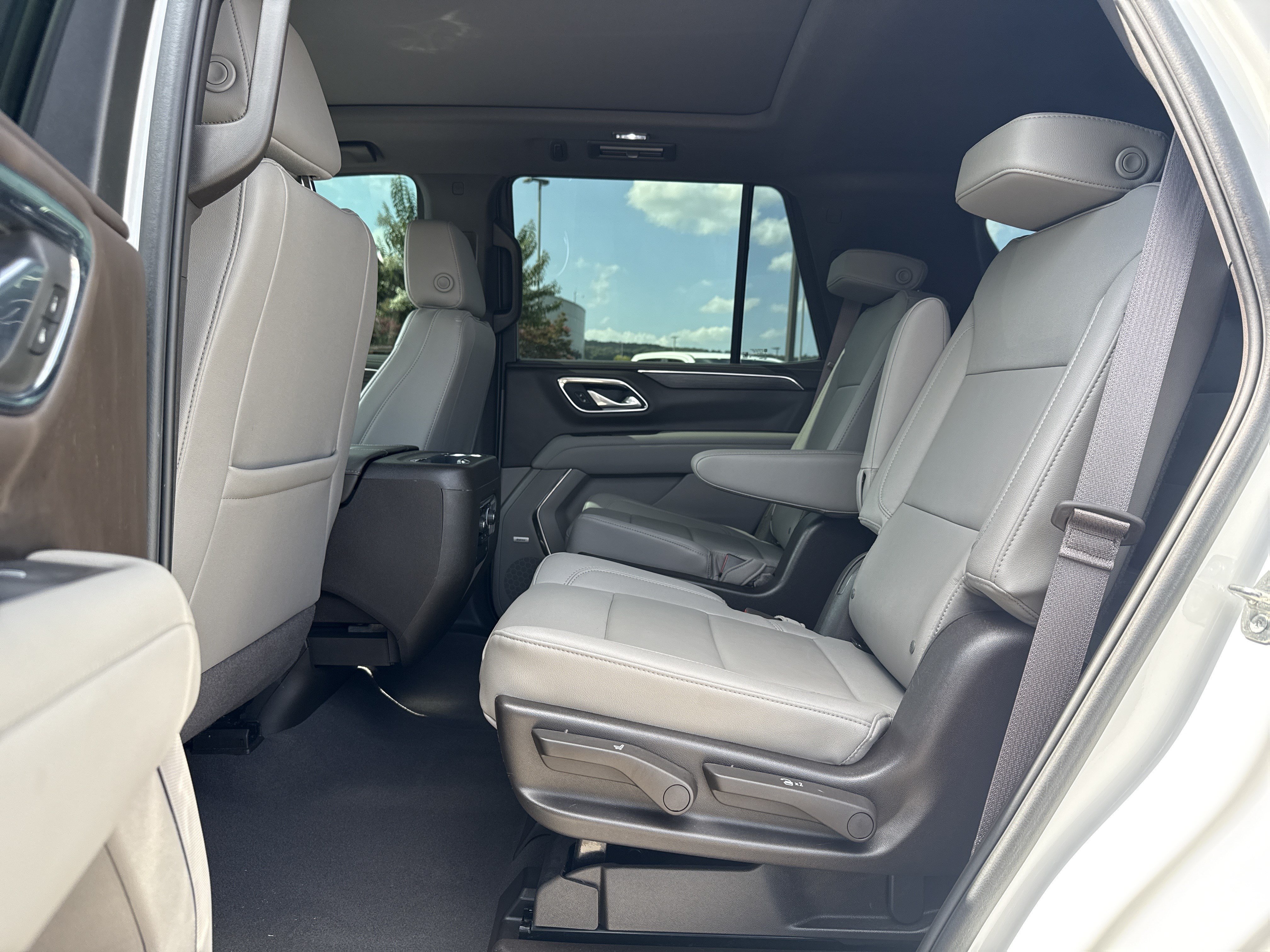 Used 2023 Summit White Chevrolet Z71 image 23