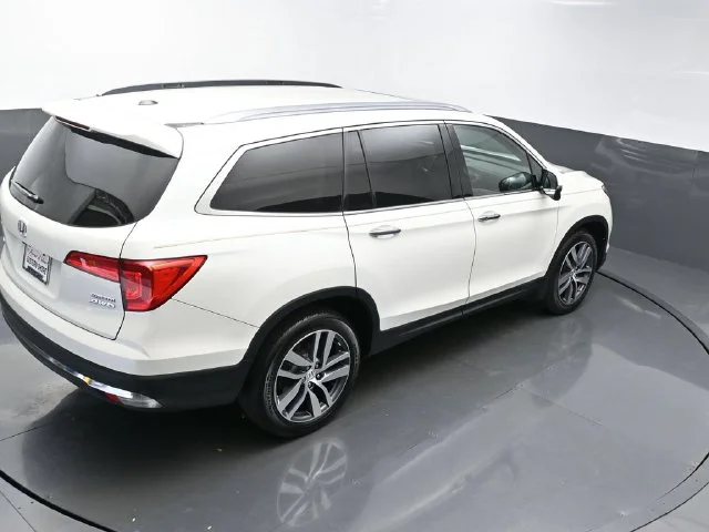 Used 2017 White Honda Touring image 61