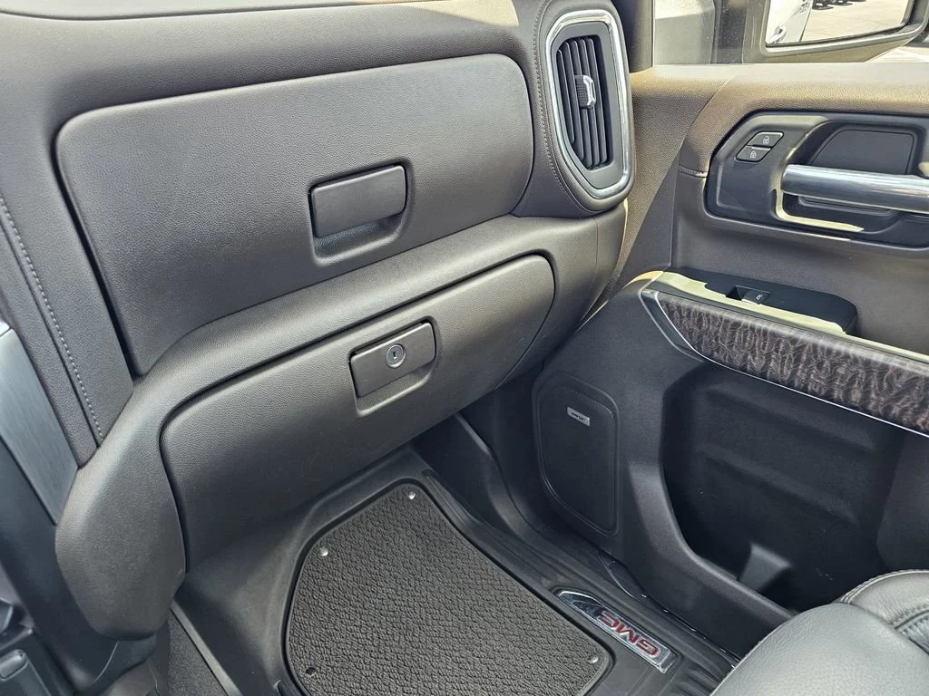 Used 2023 White Frost Tricoat GMC Denali image 29