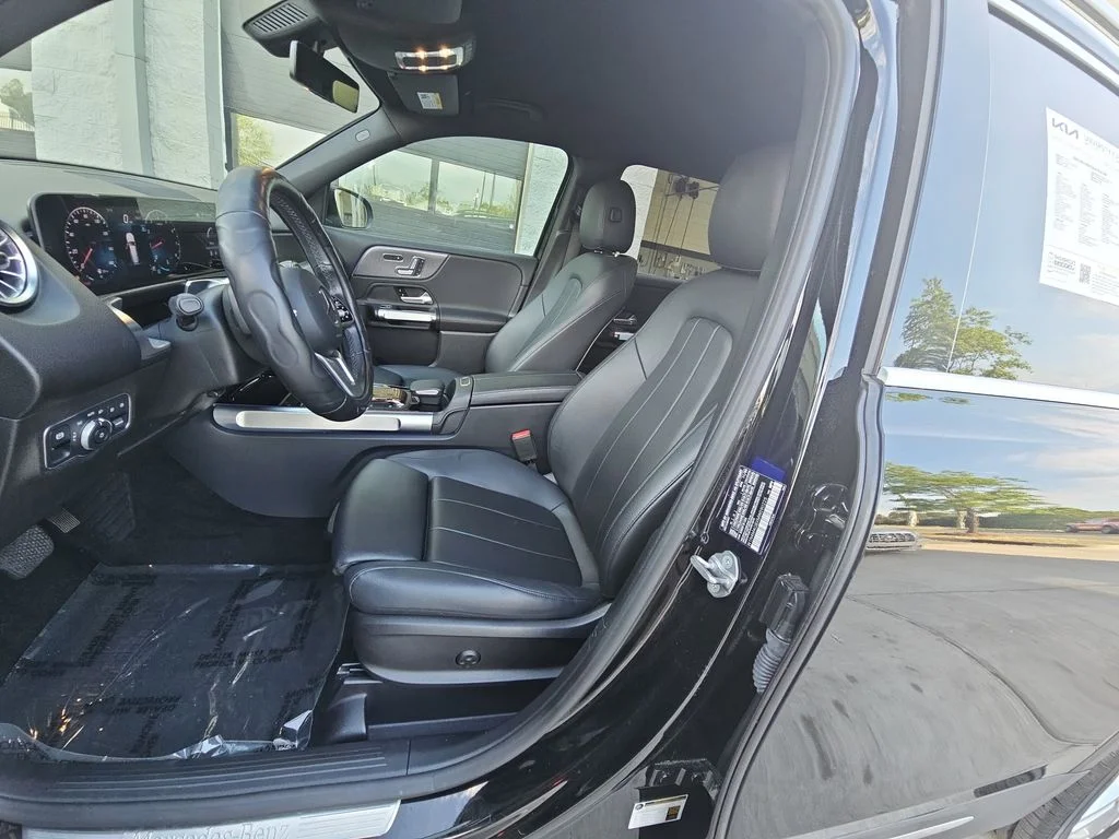 Used 2021  Mercedes-Benz GLB 250 image 14