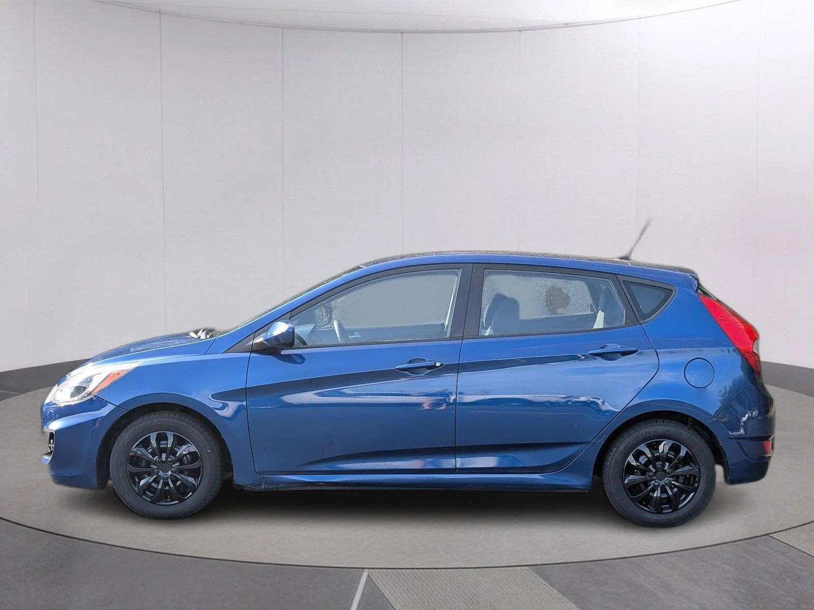Used 2017 Pacific Blue Pearl Hyundai SE image 2