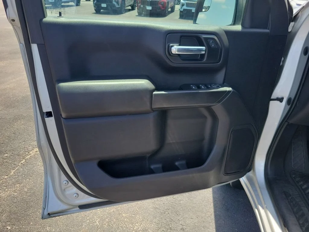 Used 2022 SILVER ICE METALLIC Chevrolet Custom image 21