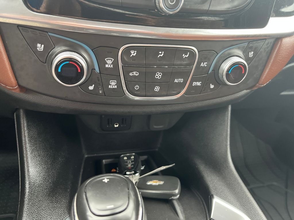 Used 2019 Black Chevrolet High Country image 21