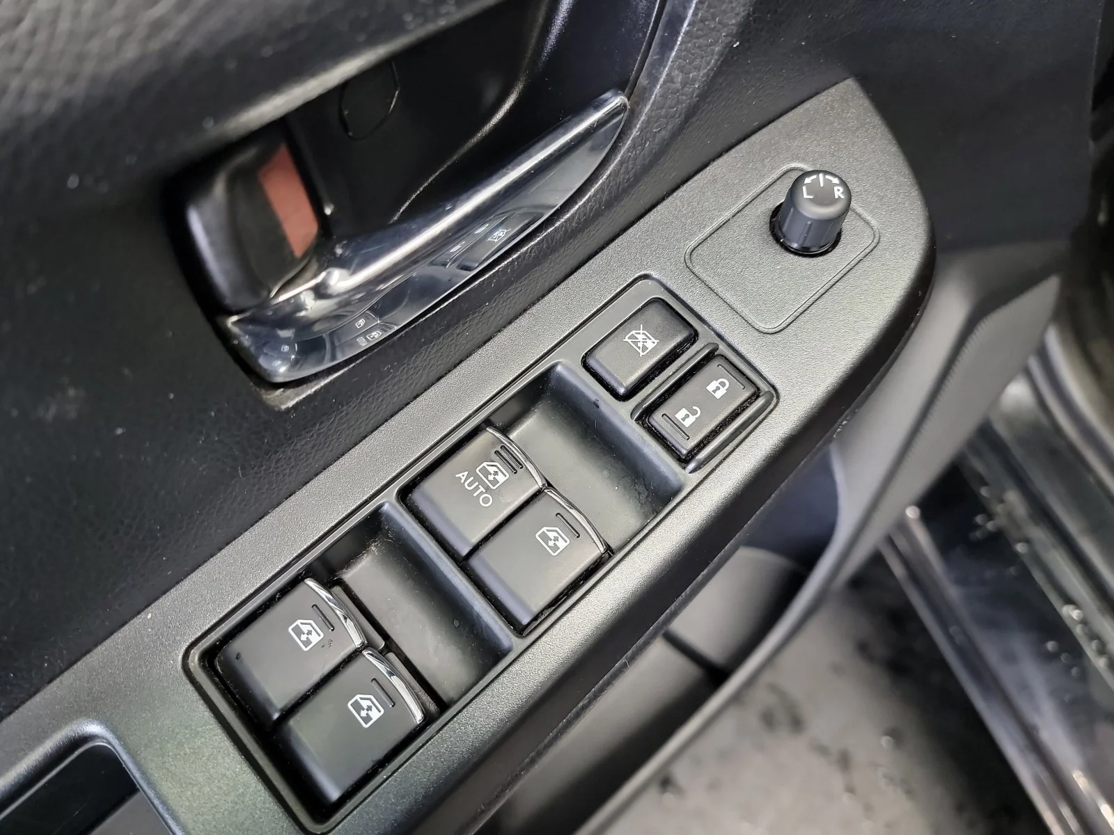 Used 2016 Crystal Black Silica Subaru Base image 13